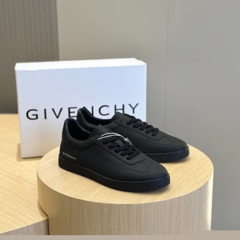 Givenchy Sneakers